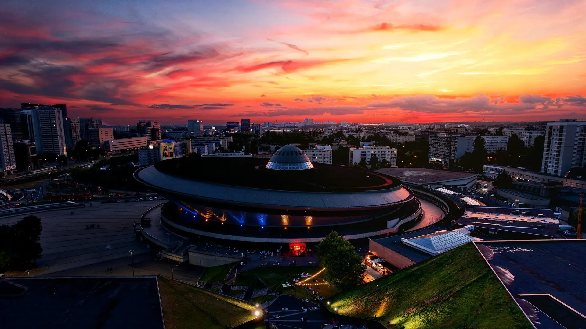 Spodek i panorama Katowic o zachodzie słońca – agencja eventowa Katowice