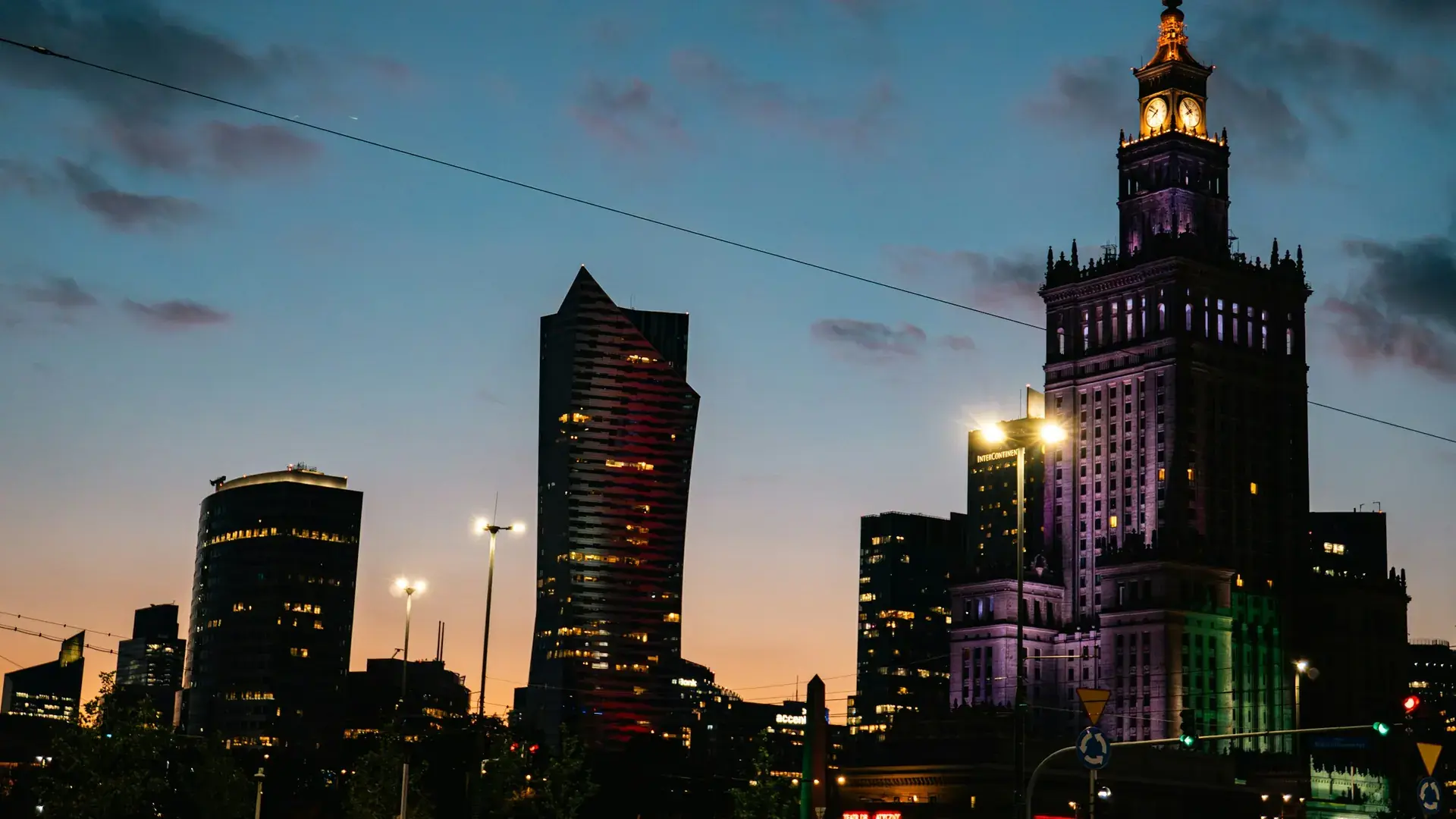 Panorama Warszawy z Pałacem Kultury i Nauki o zmierzchu – agencja eventowa Warszawa